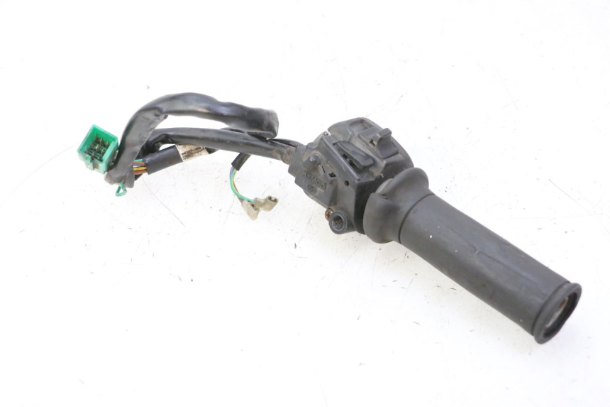 photo de COMMODO DROIT KYMCO GRAND DINK 125 (2008 - 2014) - Points de fixation