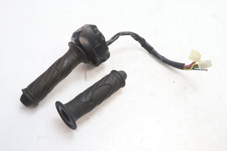 photo de COMMODO DROIT TNT MOTOR GRIDO 2T 50 (2010 - 2019) - Gros plan technique