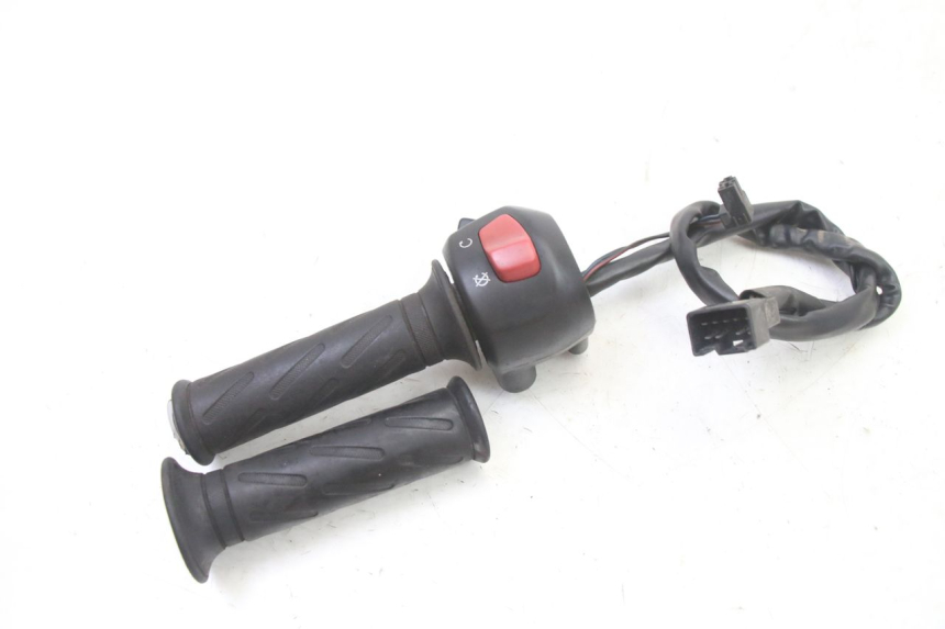 photo de COMMODO DROIT SUZUKI GS GSE 500 (2001 - 2003) - Gros plan technique