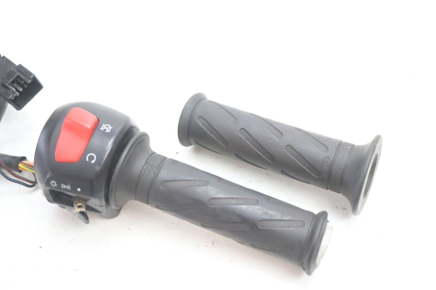 photo de COMMODO DROIT SUZUKI GSF N BANDIT 1200 (2001 - 2005) - Zoom état d’usage