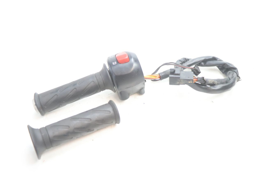 photo de COMMODO DROIT SUZUKI GSF N BANDIT 1200 (2001 - 2005) - Autre angle de vue
