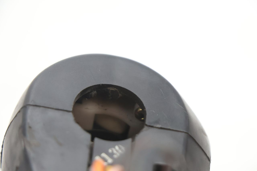 photo de COMMODO DROIT SUZUKI GSF N BANDIT 1200 (2001 - 2005) - Gros plan technique