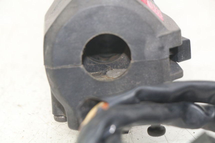 photo de COMMODO DROIT SUZUKI GSX-F GSX  F 1100 (1988 - 1994) - Gros plan technique