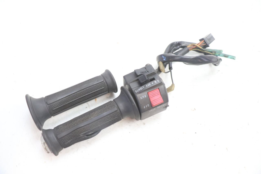 photo de COMMODO DROIT SUZUKI GSX F GSXF 750 (1988 - 1998) - Gros plan technique
