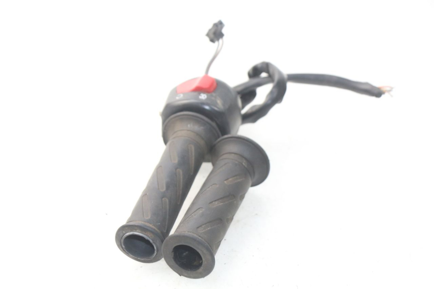 photo de COMMODO DROIT SUZUKI GSX-R GSXR 600 (2001 - 2003) - Vue d’ensemble