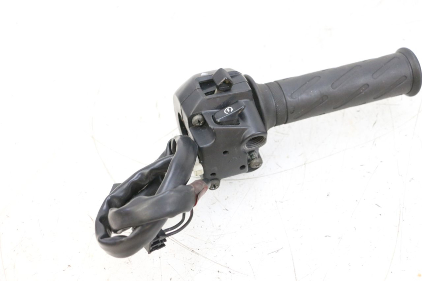 photo de COMMODO DROIT SUZUKI GSXR GSX-R 1000 (2003 - 2004) - Autre angle de vue