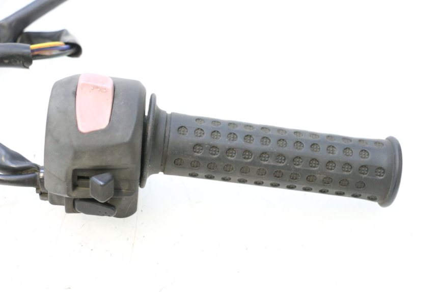 photo de COMMODO DROIT SYM GTS EVO 125 (2009 - 2013) - Détail de la pièce