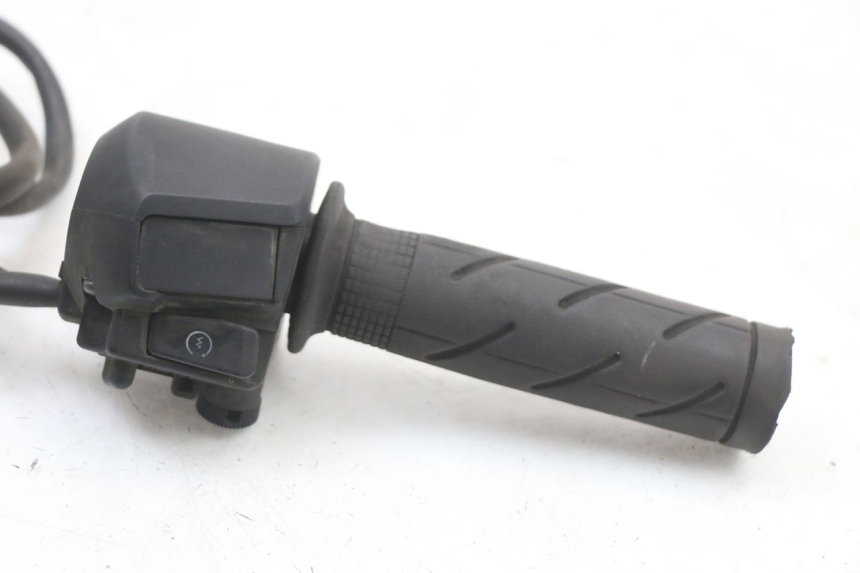 photo de COMMODO DROIT HONDA FES S-WING SWING 125 (2007 - 2015) - Détail de la pièce