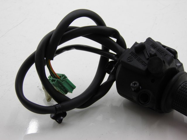 photo de COMMODO DROIT HONDA FES S-WING SWING 125 (2007 - 2015) - Zoom état d’usage