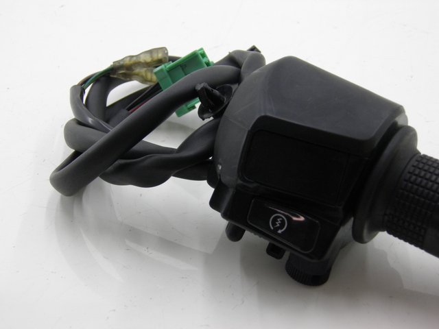 photo de COMMODO DROIT HONDA FES S-WING SWING 125 (2007 - 2015) - Autre angle de vue