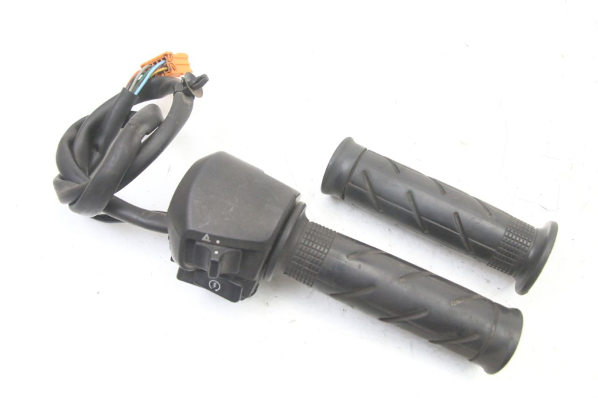 photo de COMMODO DROIT HONDA FES S-WING SWING ABS 125 (2007 - 2015) - Vue principale