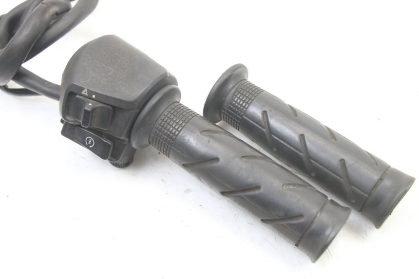 photo de COMMODO DROIT HONDA FES S-WING SWING ABS 125 (2007 - 2015) - Détail de la pièce