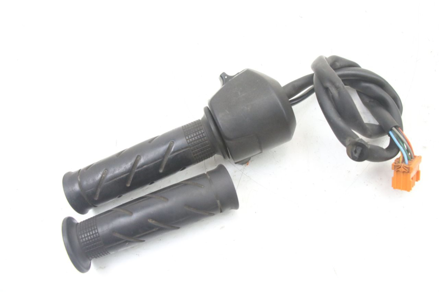 photo de COMMODO DROIT HONDA FES S-WING SWING ABS 125 (2007 - 2015) - Autre angle de vue