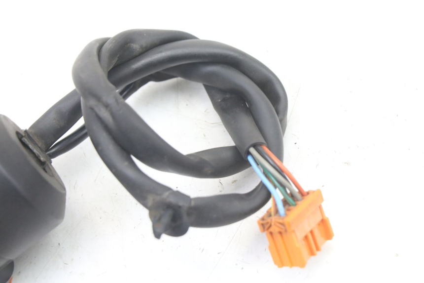 photo de COMMODO DROIT HONDA FES S-WING SWING ABS 125 (2007 - 2015) - Vue d’ensemble