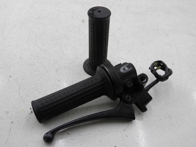 photo de COMMODO DROIT HONDA NH VISION 50 (1985 - 1994) - Vue principale