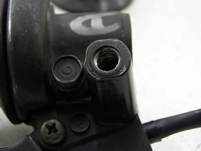 photo de COMMODO DROIT HONDA NH VISION 50 (1985 - 1994) - État de surface