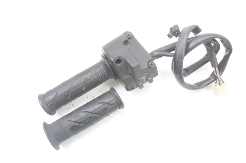 photo de COMMODO DROIT HONDA PCX (JF28) 125 (2009 - 2011) - Autre angle de vue