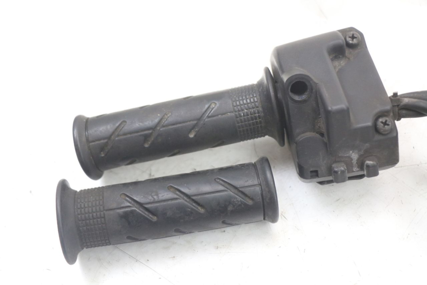 photo de COMMODO DROIT HONDA PCX (JF28) 125 (2009 - 2011) - Gros plan technique