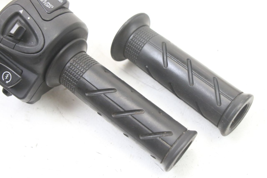 photo de COMMODO DROIT HONDA PCX (JF57/JF64) 125 (2014 - 2018) - Zoom état d’usage