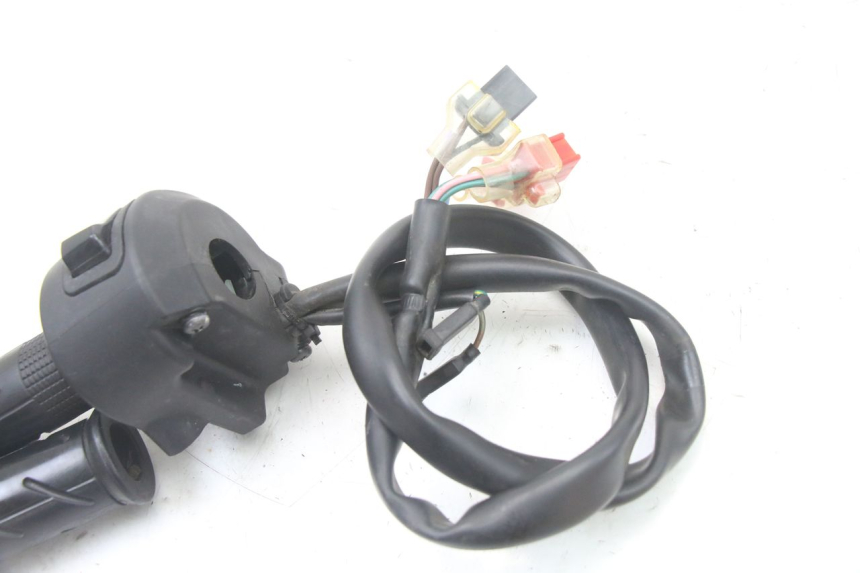 photo de COMMODO DROIT HONDA PCX (JF57/JF64) 125 (2014 - 2018) - Points de fixation