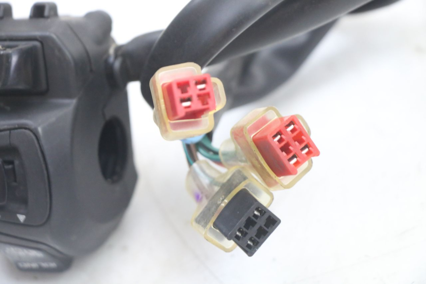 photo de COMMODO DROIT HONDA PCX (JF57/JF64) 125 (2014 - 2018) - Marquages et références