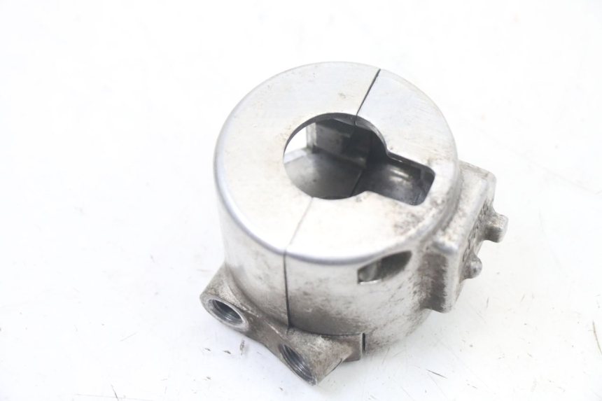 photo de COMMODO DROIT HONDA VT C2 SHADOW 750 (1997 - 2001) - Gros plan technique