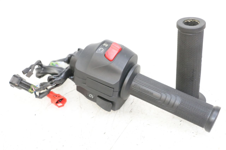 photo de COMMODO DROIT HUSQVARNA SVARTPILEN 401 (2018 - 2023) - Vue principale