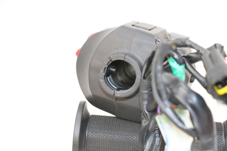 photo de COMMODO DROIT HUSQVARNA SVARTPILEN 401 (2018 - 2023) - Autre angle de vue