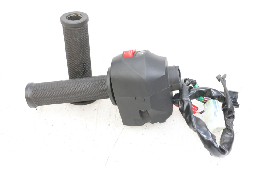 photo de COMMODO DROIT HUSQVARNA SVARTPILEN 401 (2018 - 2023) - Gros plan technique