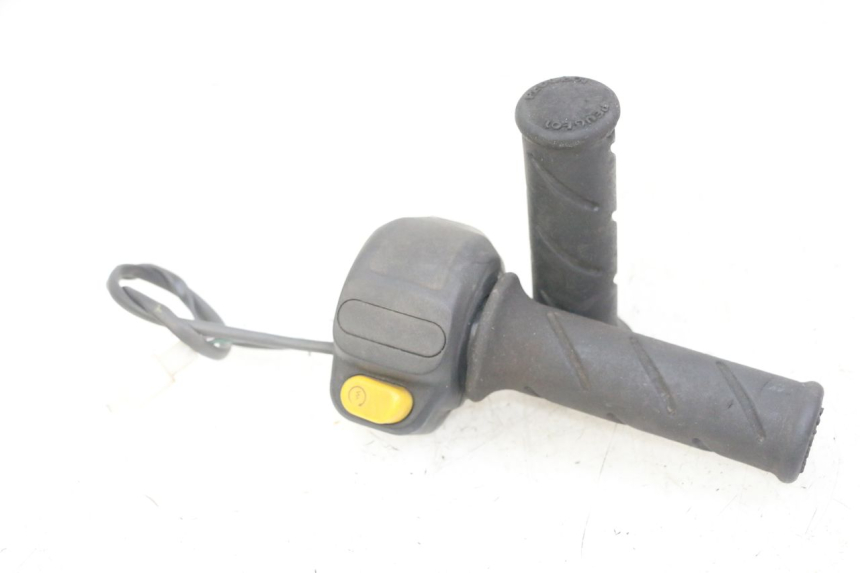 photo de COMMODO DROIT PEUGEOT JET FORCE CARBU 50 (2003 - 2016) - Vue principale