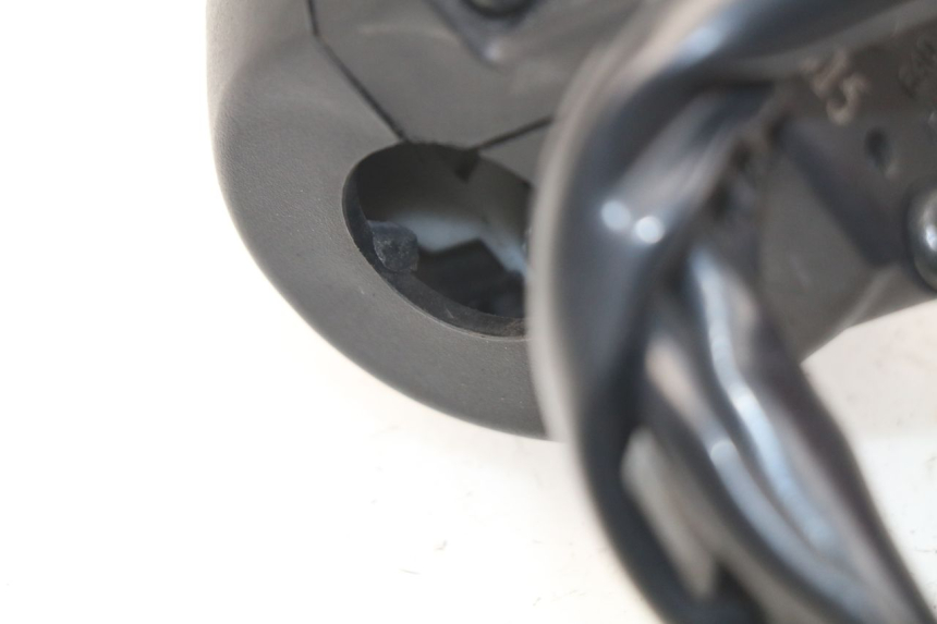 photo de COMMODO DROIT SYM JOYMAX 250 (2013 - 2017) - Détail de la pièce