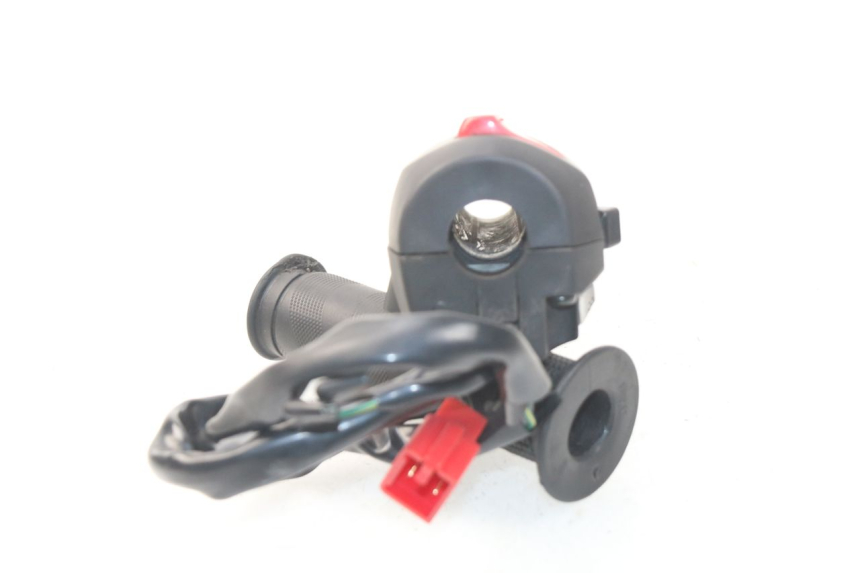 photo de COMMODO DROIT SYM JOYMAX 250 (2013 - 2017) - Zoom état d’usage