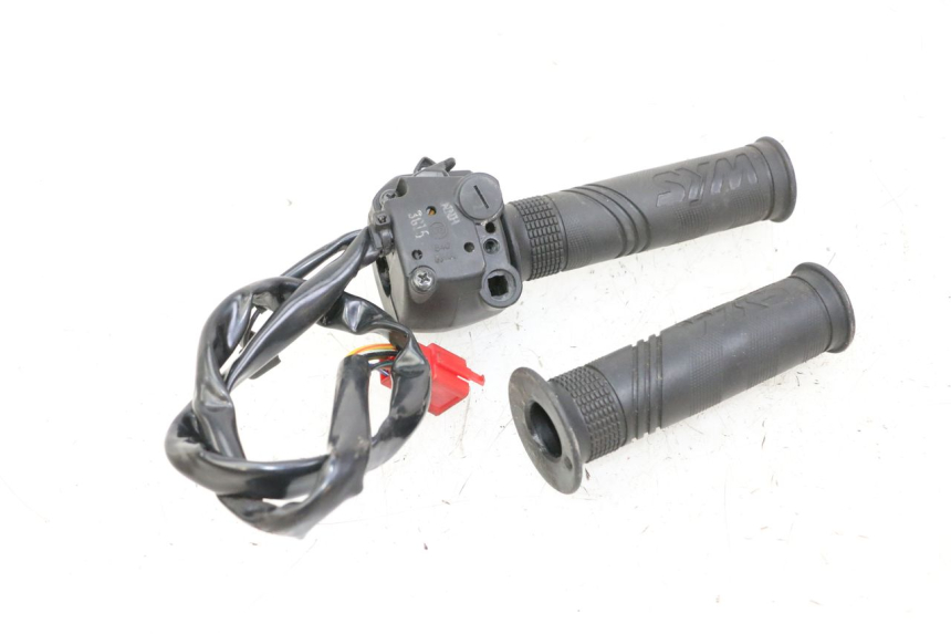 photo de COMMODO DROIT SYM JOYMAX 125 (2010 - 2017) - Autre angle de vue