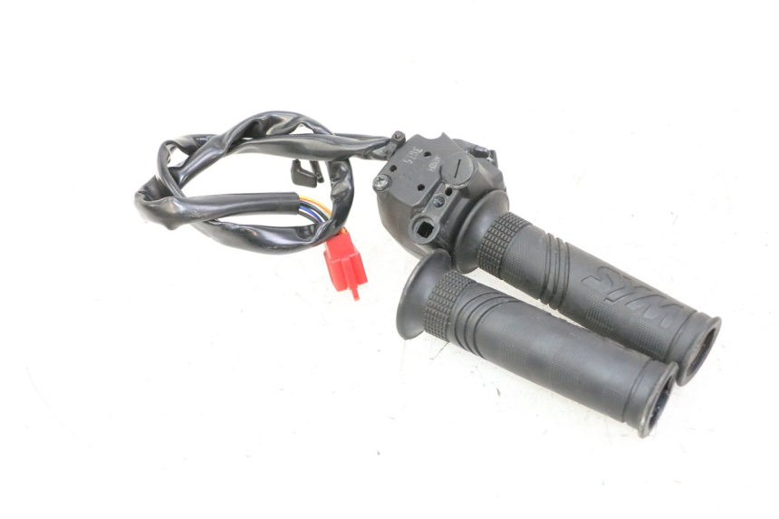 photo de COMMODO DROIT SYM JOYMAX 125 (2010 - 2017) - Gros plan technique