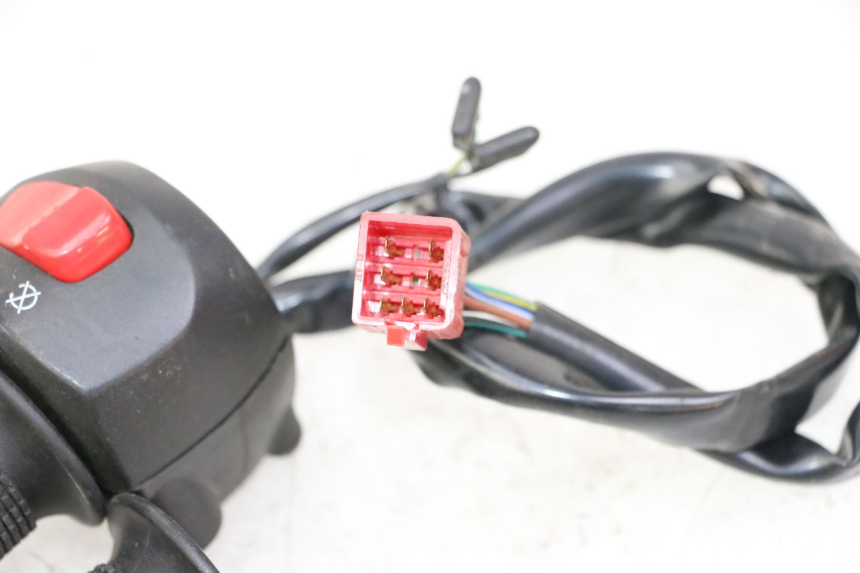 photo de COMMODO DROIT SYM JOYMAX 125 (2010 - 2017) - Points de fixation