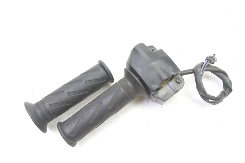 photo de COMMODO DROIT PEUGEOT KISBEE 2T 50 (2010 - 2017) - Autre angle de vue