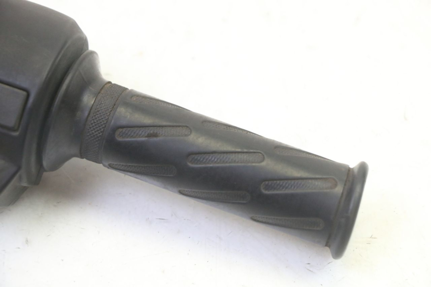 photo de COMMODO DROIT PEUGEOT KISBEE 2T 50 (2010 - 2017) - Zoom état d’usage