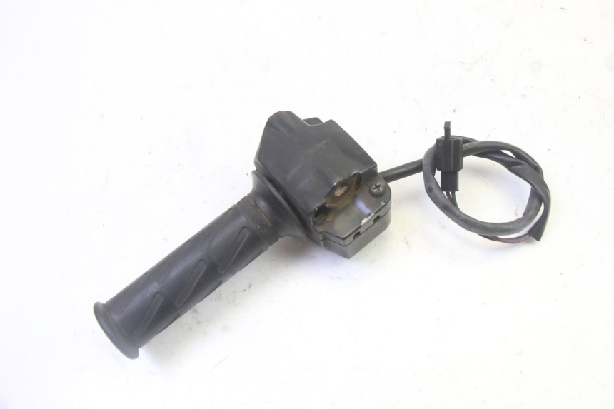 photo de COMMODO DROIT PEUGEOT KISBEE 2T 50 (2010 - 2017) - Gros plan technique