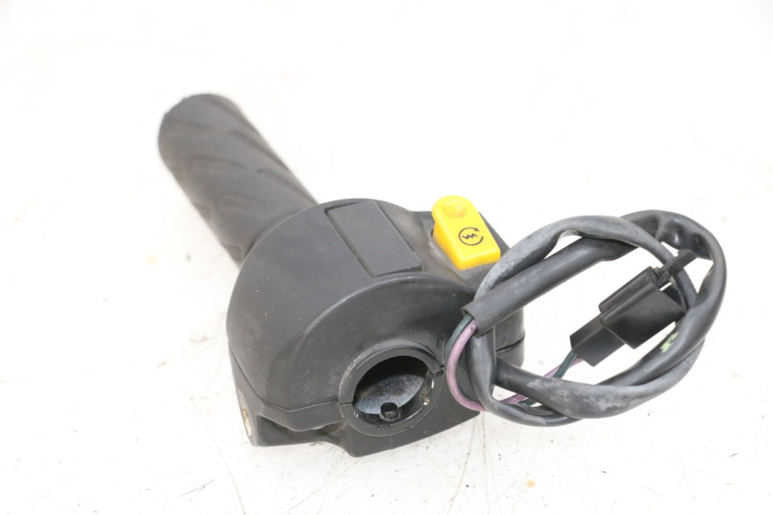 photo de COMMODO DROIT PEUGEOT KISBEE 2T 50 (2010 - 2017) - Autre angle de vue