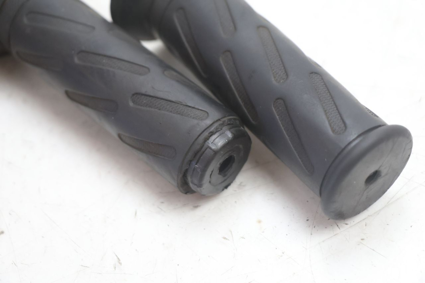 photo de COMMODO DROIT PEUGEOT KISBEE 2T 50 (2010 - 2017) - Gros plan technique