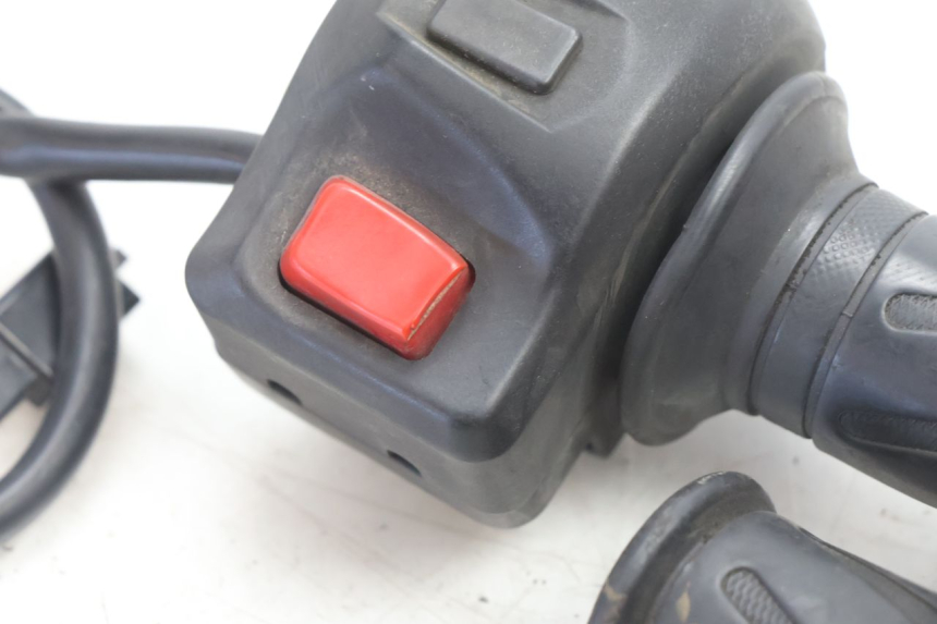 photo de COMMODO DROIT PEUGEOT KISBEE 2T 50 (2010 - 2017) - Zoom état d’usage