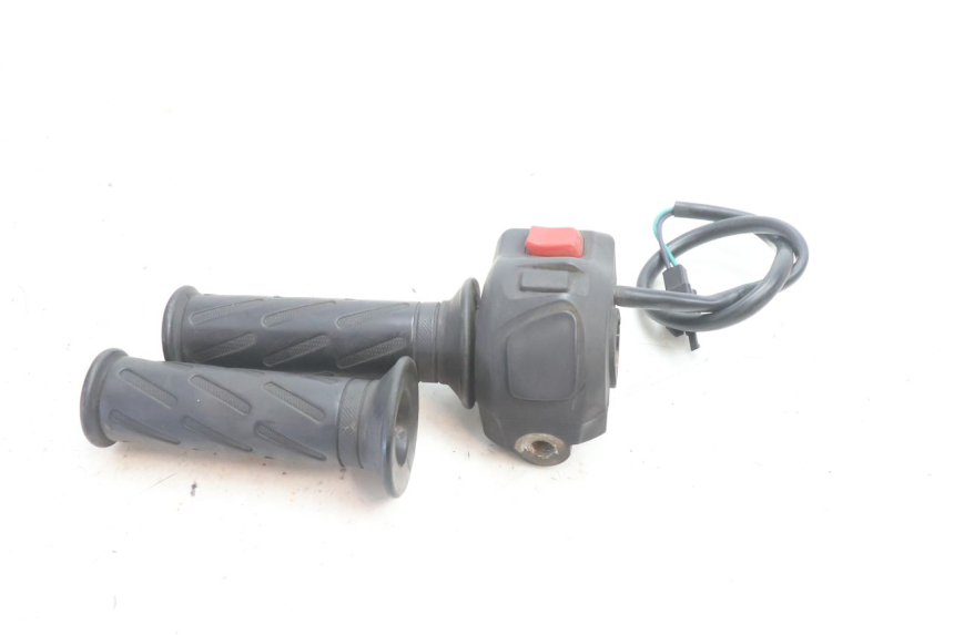 photo de COMMODO DROIT PEUGEOT KISBEE 2T 50 (2010 - 2017) - Points de fixation