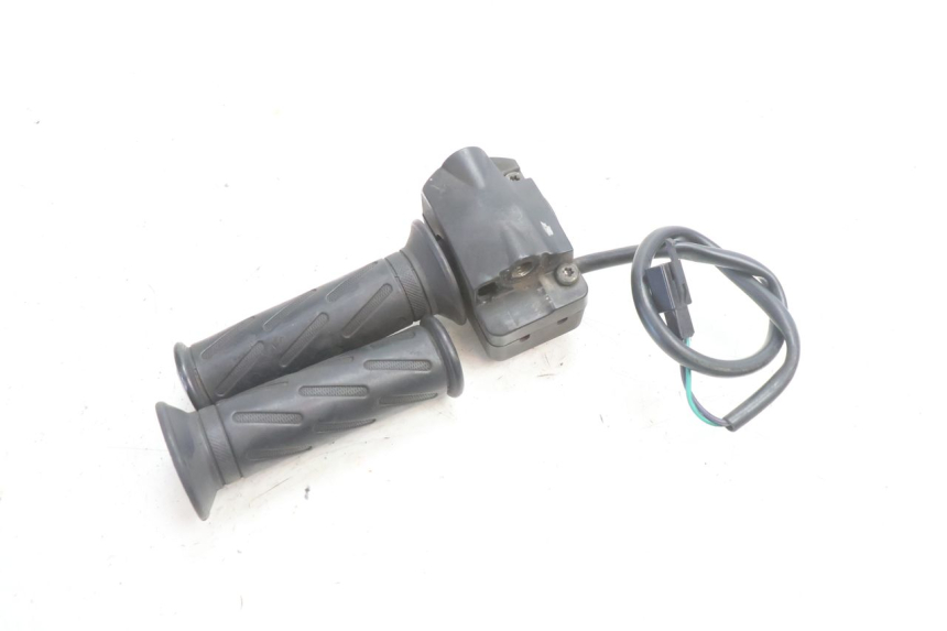 photo de COMMODO DROIT PEUGEOT KISBEE 2T 50 (2010 - 2017) - État de surface