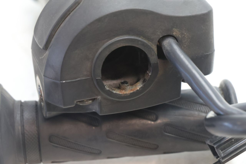 photo de COMMODO DROIT PEUGEOT KISBEE 2T 50 (2010 - 2017) - Pièce contrôlée