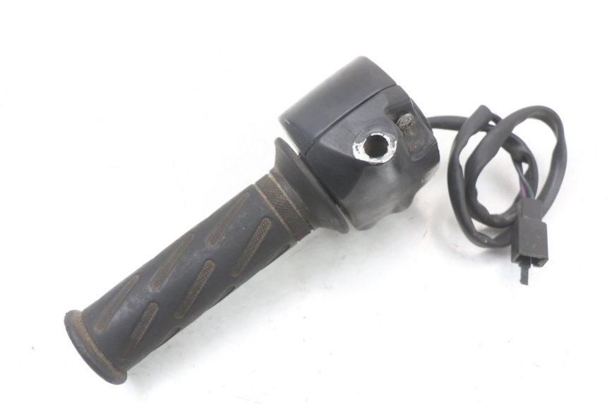 photo de COMMODO DROIT PEUGEOT KISBEE 4T 50 (2010 - 2017) - Zoom état d’usage