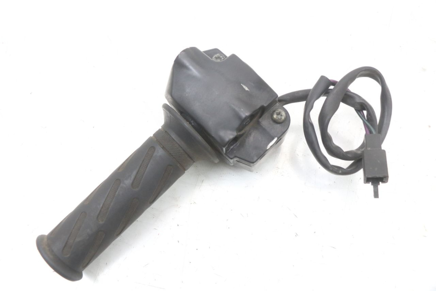 photo de COMMODO DROIT PEUGEOT KISBEE 4T 50 (2010 - 2017) - Autre angle de vue