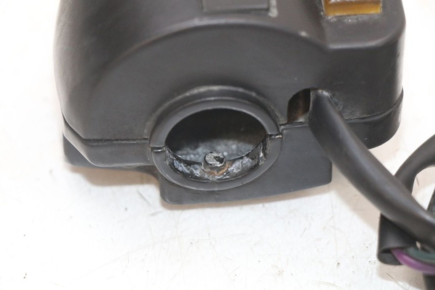 photo de COMMODO DROIT PEUGEOT KISBEE 4T 50 (2010 - 2017) - Gros plan technique