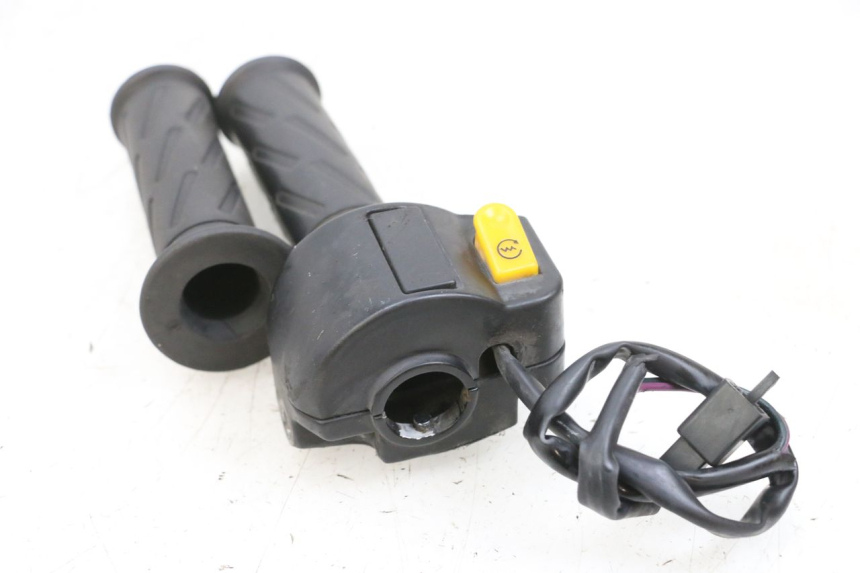 photo de COMMODO DROIT PEUGEOT KISBEE 4T 50 (2010 - 2017) - Autre angle de vue