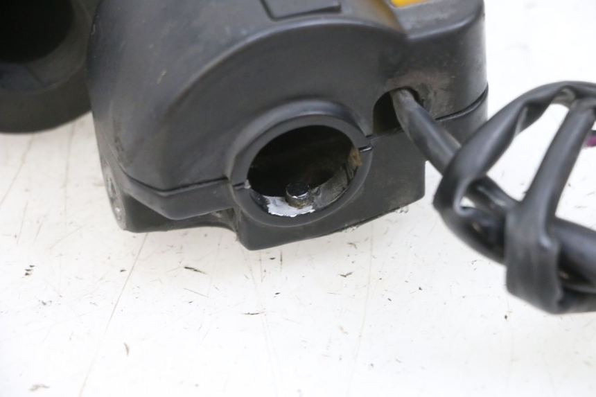 photo de COMMODO DROIT PEUGEOT KISBEE 4T 50 (2010 - 2017) - Gros plan technique