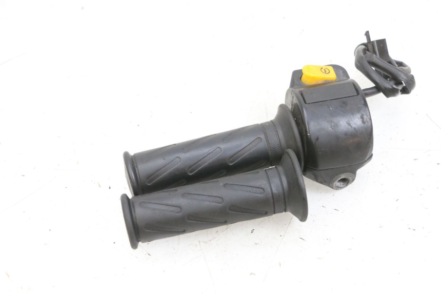 photo de COMMODO DROIT PEUGEOT KISBEE 4T 50 (2010 - 2017) - État de surface